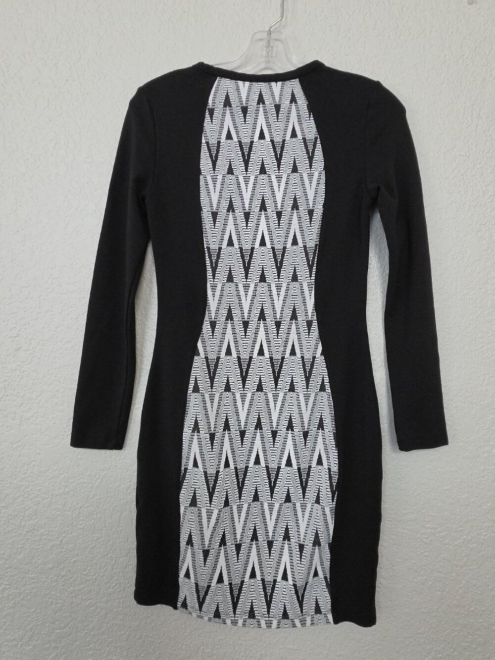 Divided by H&M Black/White Geometric Bodycon Dress Round Neck Long Sleeve 6 - Picture 4 of 9